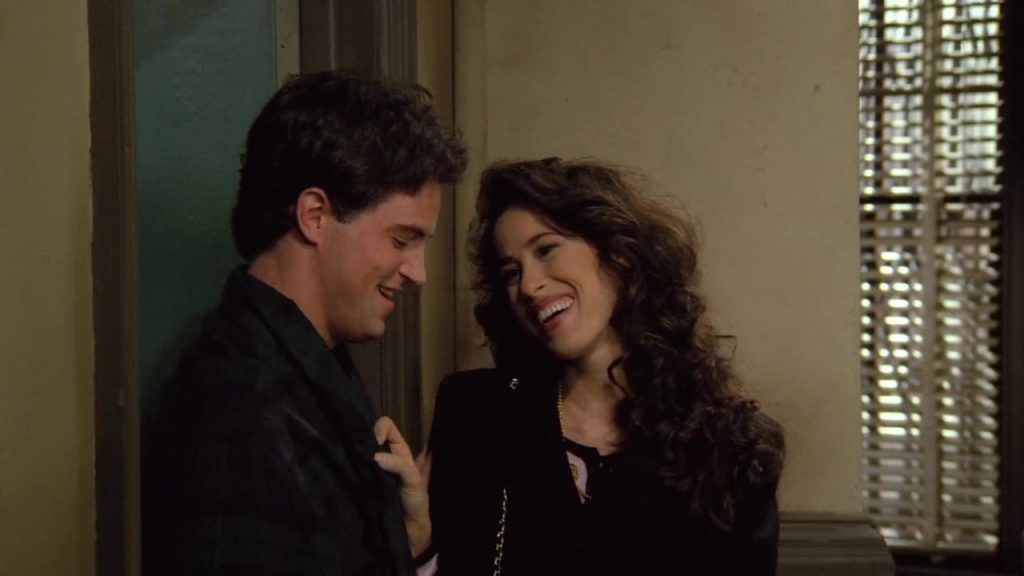 Chandler and Janice sharing a humorous moment in Friends S01 E14.