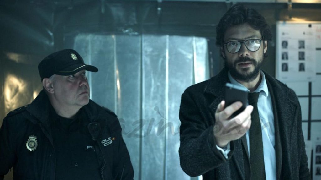 Film-based language learning scene from Monet Heist showing a negotiator holding a phone.
