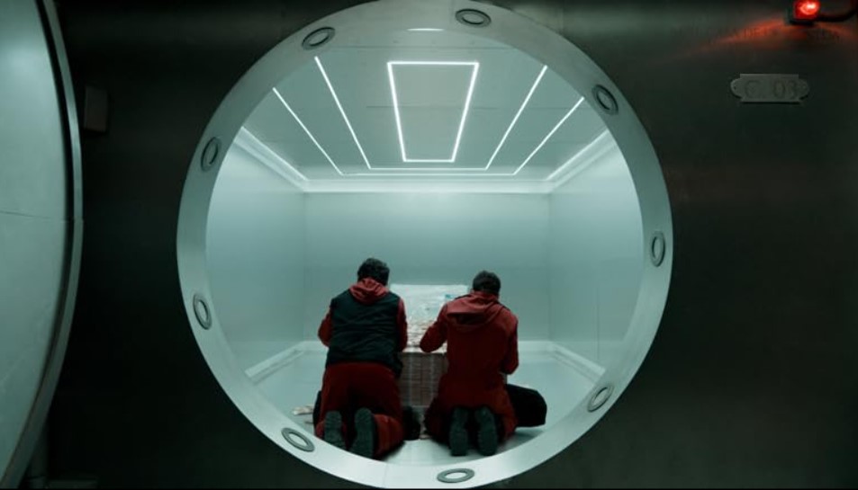 Money Heist vault room scene for language learning with Netflix.