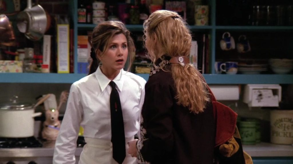 Rachel and Phoebe in the kitchen during a scene from Friends S01 E15