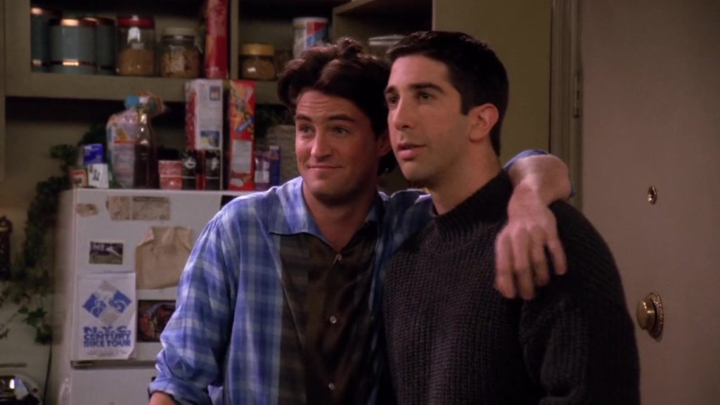 Ross and Chandler smiling together in Friends S01E12.