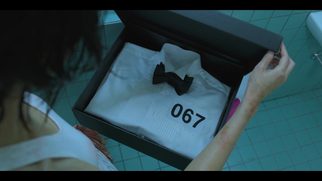Player 067’s uniform in a gift box from Squid Game Episode 8.