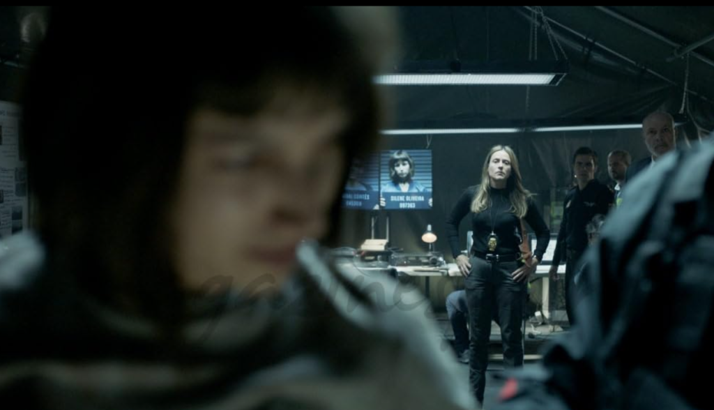 An intense scene of an inspector during an investigation in Money Heist S01 Part 02 E11, ideal for learning investigative vocabulary in language learning with Netflix.