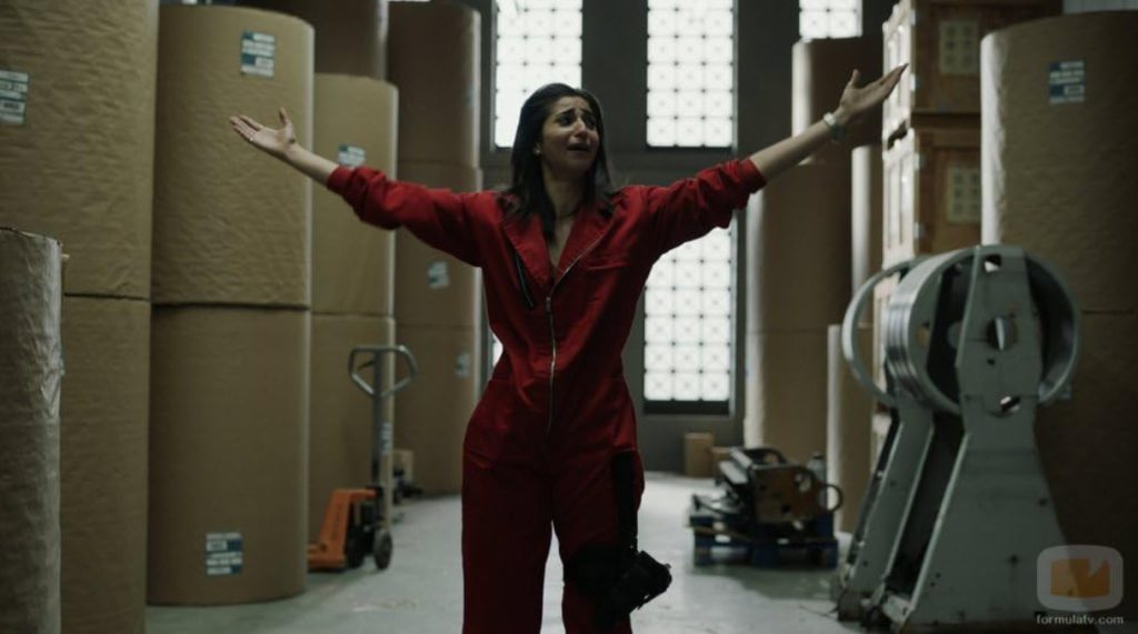 A tense scene from Money Heist S01E06, showcasing Nairobi in the warehouse during the heist, ideal for movie vocab practice.