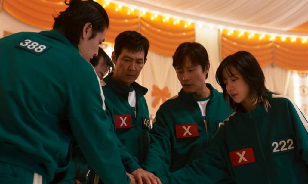 "Learning English with Squid Game players teamwork scene in Netflix episode S02E06"