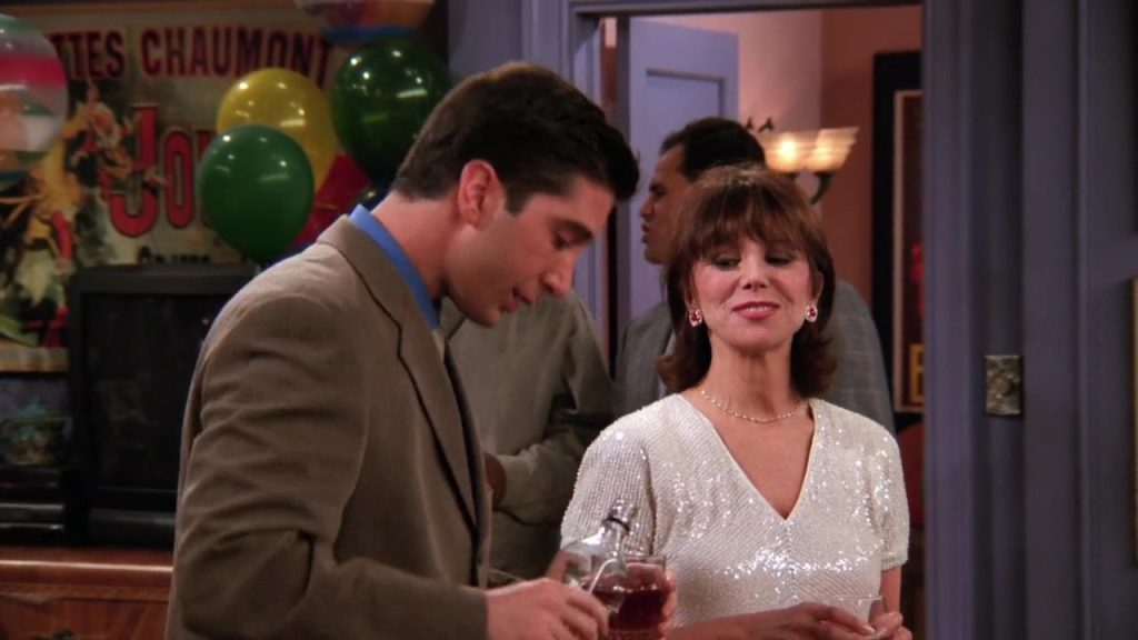 Ross interacting with Mrs. Greene during Rachel’s party in Friends S02E22. A lighthearted moment to study conversational English.