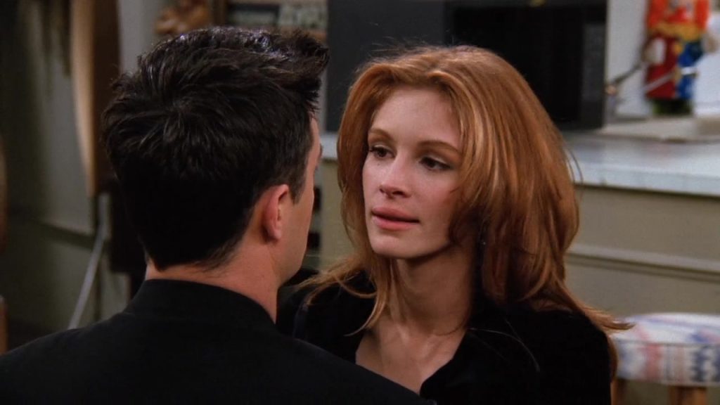 "Close-up of Chandler and a woman from Friends S02E13, a moment for Netflix Learning English."