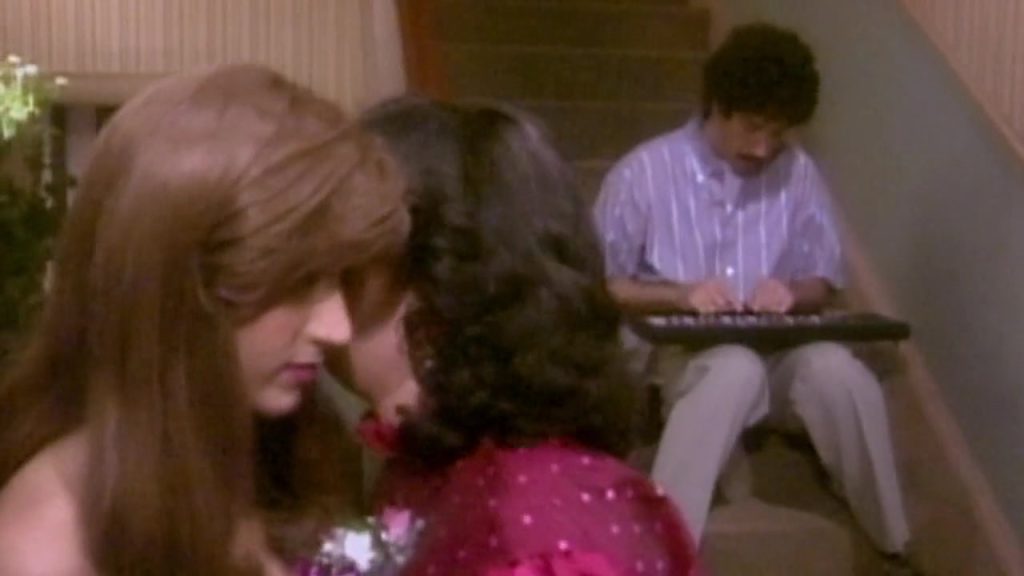 Prom flashback scene from Friends S02E14, highlighting cultural references for Netflix learning English.