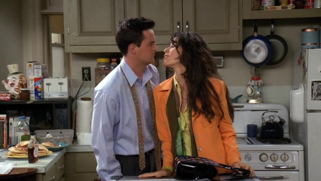  Chandler and Janice in a dramatic kitchen scene in Friends