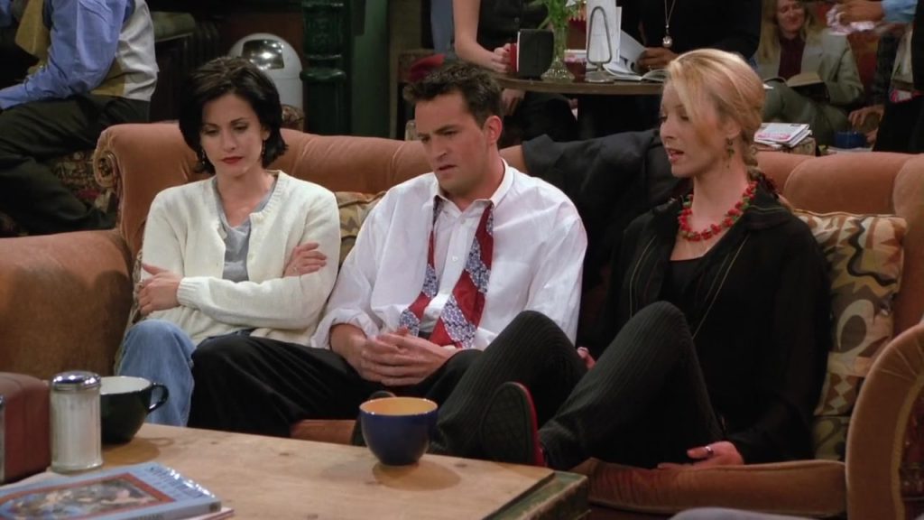 Phoebe, Chandler, and Monica sitting on the couch in Friends S02E08 – great for cinema language learning.