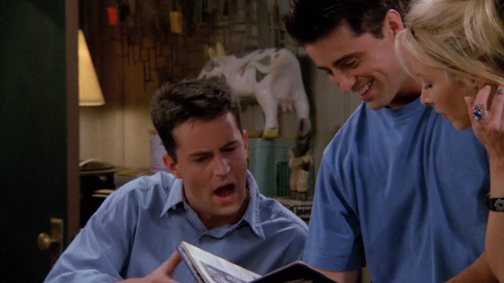 Joey and Chandler reading a book in Friends S02E03 - Learn Language Cinema