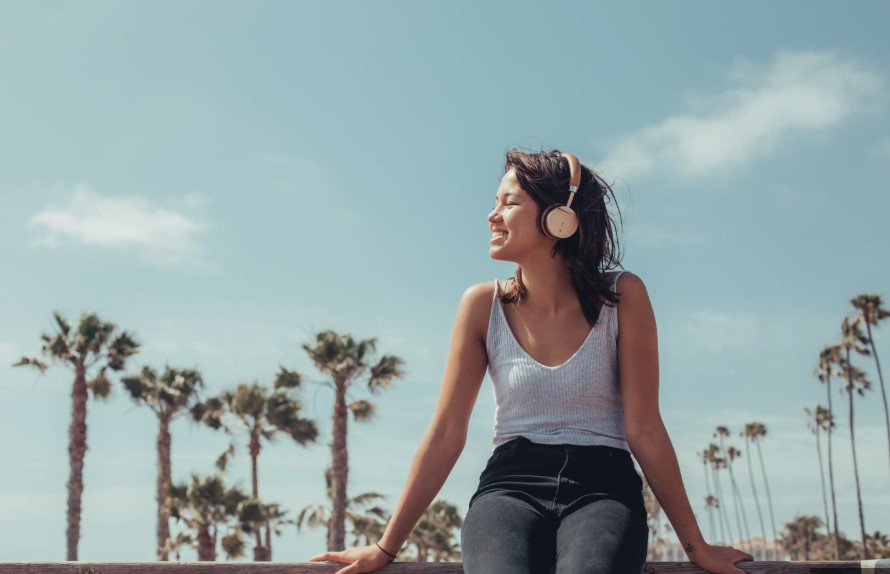 یادگیری زبان در فضای باز با اسپاتیفای