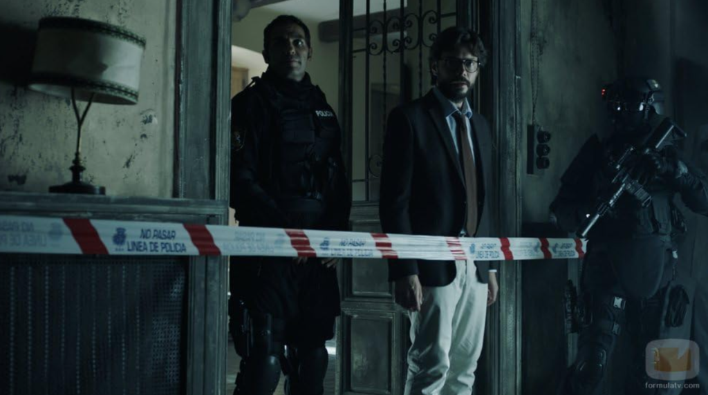 صحنه پلیس و پروفسور در Money Heist