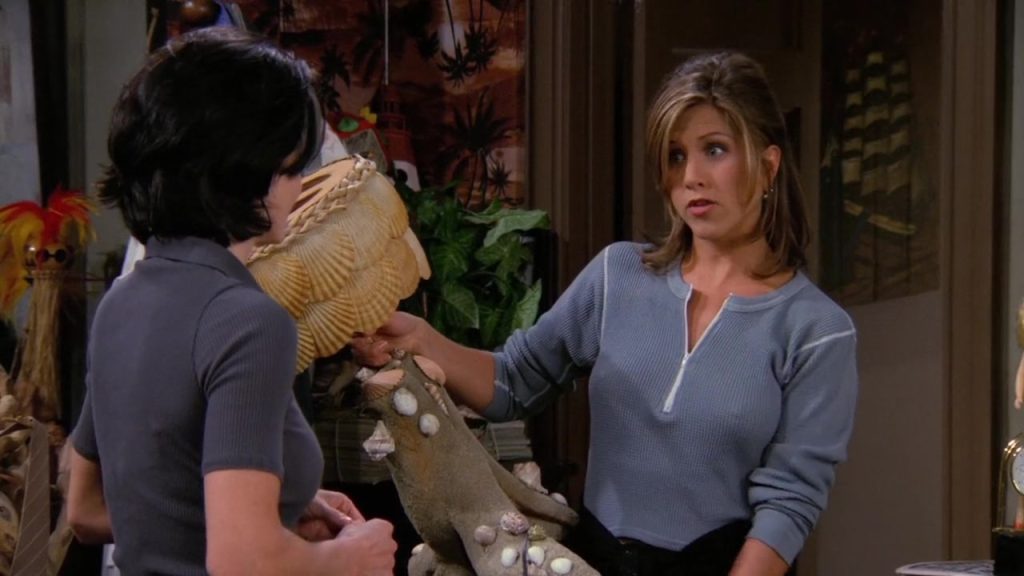 Rachel and Monica discussing in Friends S02E03 - movie for language learning