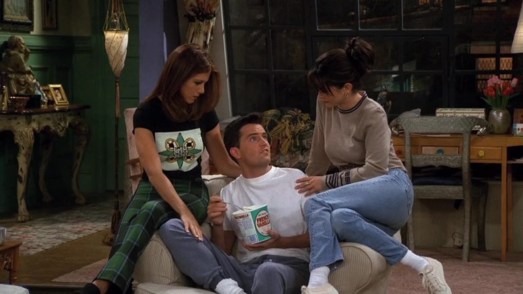 "Rachel, Monica, and Chandler sitting on the couch in Friends S03E04, discussing relationships—a great way to learn idioms and informal English."
